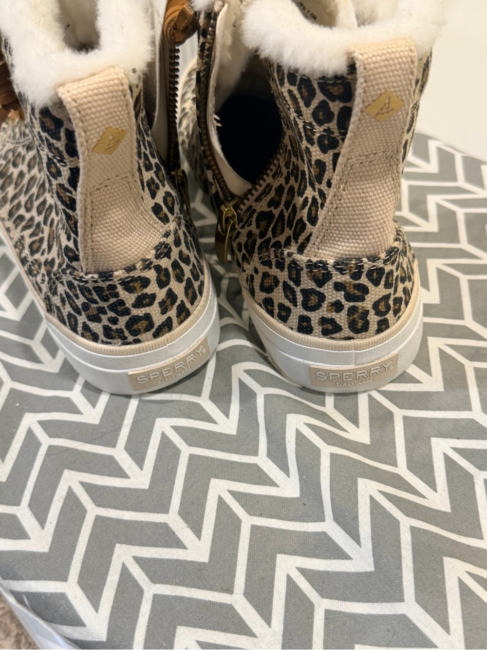 Sperry Leopard Print High-Top Sneakers with Cream Faux Fur - Picture 5 of 6